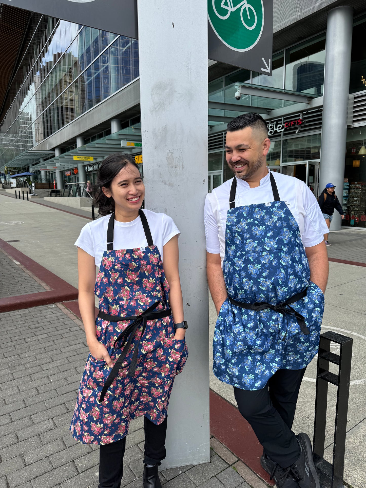 VANCOUVER 94 FLORAL APRONS (FLOWERS)