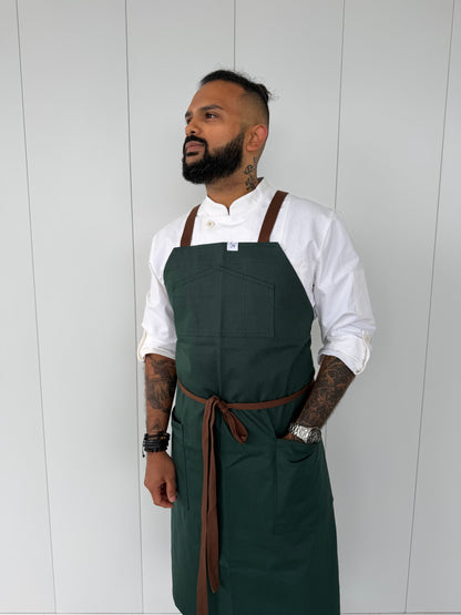 Vancouver 152 crossback apron (green)