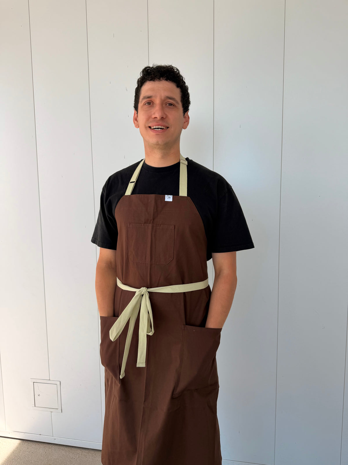 Vancouver 110 apron (brown cotton twill with beige straps)
