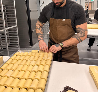 VANCOUVER 83 APRON BROWN