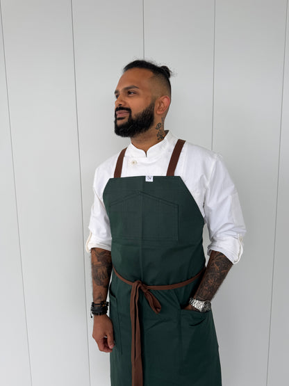 Vancouver 152 crossback apron (green)