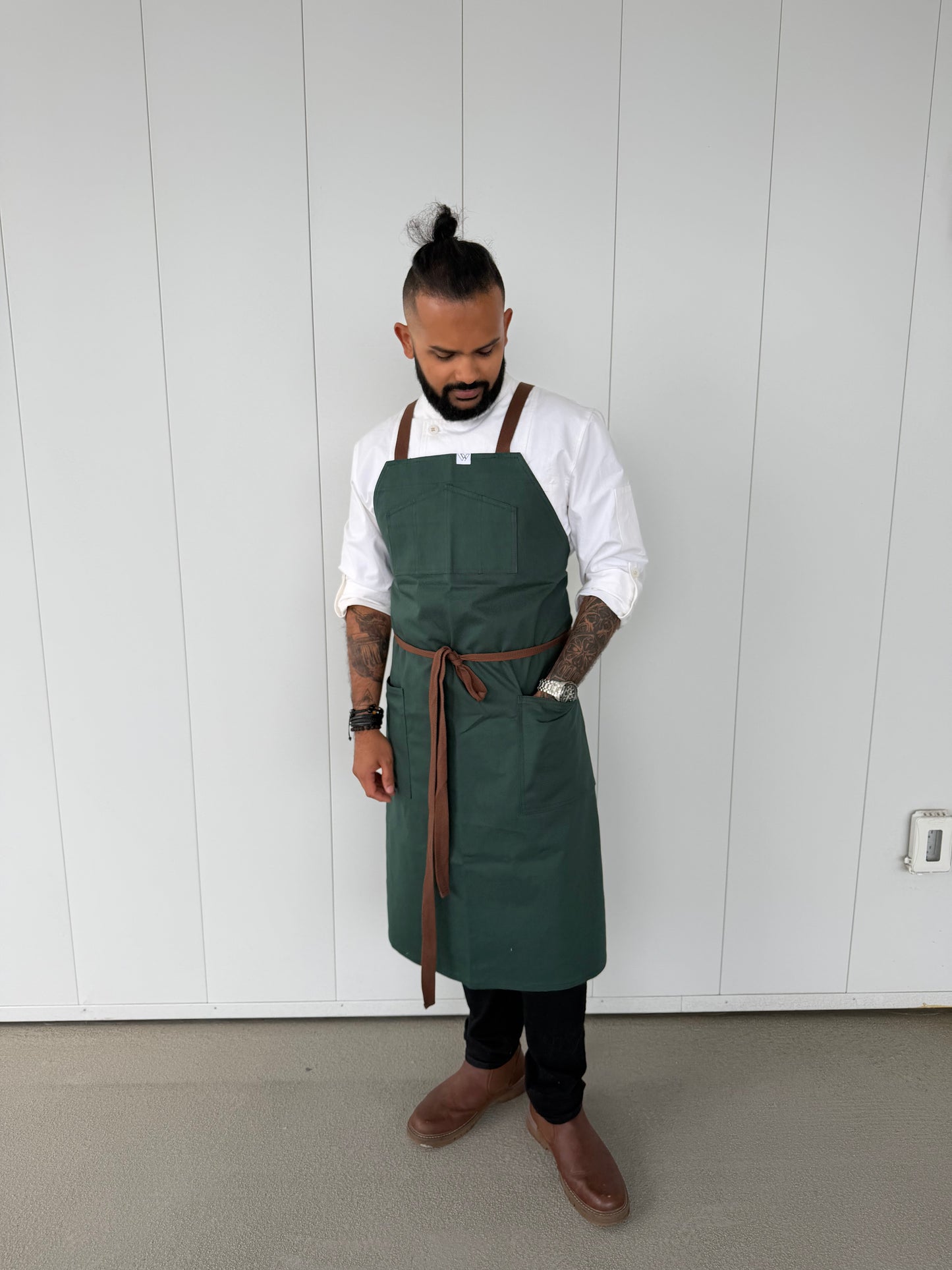 Vancouver 152 crossback apron (green)