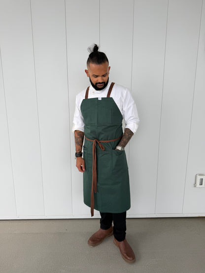 Vancouver 152 crossback apron (green)