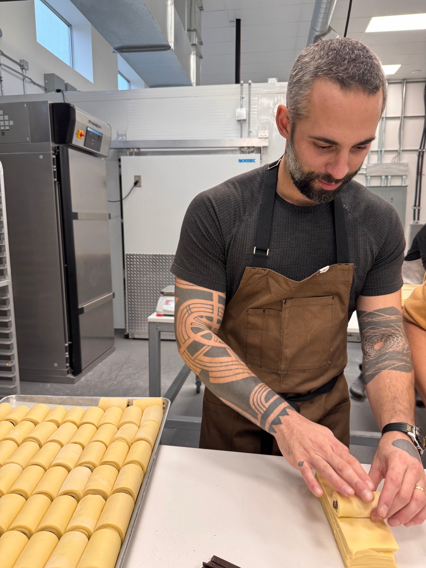 VANCOUVER 83 APRON BROWN